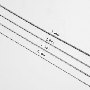 สร้อยคอแบบโซ่ลายก้างปลาแบน สแตนเลสสตีล ชุบทอง PVD สำหรับผู้ชายและผู้หญิง - Product Image 3