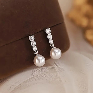 Orecchini Pendenti Geometrici con Perle Finte per Donne, Gioielli per Orecchie alla Moda con Pietre Scintillanti - Product Image 2