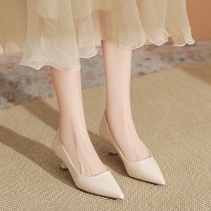 Zapatos de Tacón Bajo de Charol con Punta en Pico, Estilo Slip-On, para Oficina, Moda Femenina, Color Sólido - Product Image 2