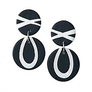 Nouvelles Boucles d'Oreilles Créoles Géométriques en Acrylique, Résine Noire et Blanche, Bijoux Tendance pour Femme, Idéales pour Anniversaire et Soirée - Product Image 1
