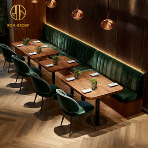 Set di Mobili Moderni e Confortevoli: Divano Quadrato in Velluto Verde, Tavolo e Sedie per Pizzeria, Caffè e Ristorante, Panche e Sedute per Booth - Product Image 1