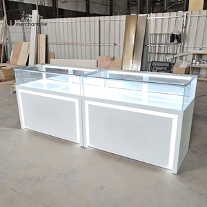 Armoire à bijoux en <span class=keywords><strong>bois</strong></span> avec porte miroir coulissante pleine longueur et éclairage LED - Parfaite pour les présentoirs de centres commerciaux et les vitrines de magasins - Product Image 2