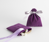 Pochette à bijoux en velours avec cordon de serrage, petit sac cadeau en velours doux pour le rangement et l'emballage de colliers, boucles d'oreilles et bagues