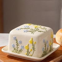 Pot à beurre en céramique style ferme avec couvercle floral en relief, boîte de rangement peinte à la main pour comptoir de cuisine