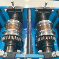 Machine automatique de fabrication de panneaux de volets roulants en acier pour portes à enroulement
