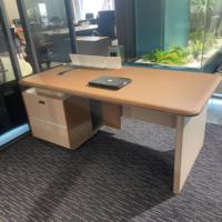 Bureau de direction nordique haut de gamme pour PDG et managers