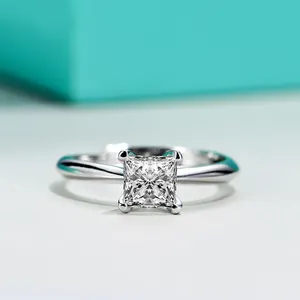 Vente en gros de bague en argent sterling 925 de style tendance Moissanite avec diamant taille princesse