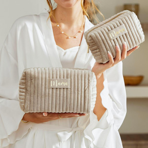 Pochette de toilette matelassée en velours, douce et capitonnée, pour voyage, idéale pour les femmes, demoiselles d'honneur, enterrement de vie de jeune fille, anniversaire, ou comme <span class=keywords><strong>sac</strong></span> à maquillage. - Product Image 5