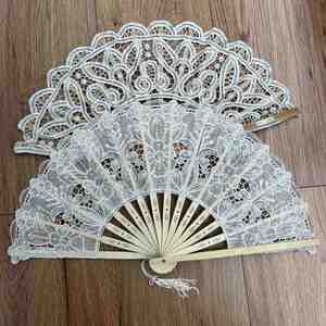 Elegante Abanico Plegable de Encaje de Algodón - Borlas de Bambú y Seda Vintage, Personalizado para Regalos de Boda, Fiesta y Baile - Product Image 3