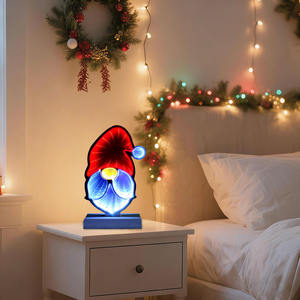 Luz LED de Espejo con Diseño de Gnomo Navideño - Decoración Festiva 3D con Gorro de Santa Claus para el Hogar, Fiestas, Navidad y Año Nuevo - Product Image 4