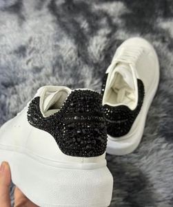 Chaussures de sport de luxe pour hommes, baskets décontractées en cuir unisexe, chaussures de marche épaisses pour femmes, vente en gros d'usine - Product Image 1