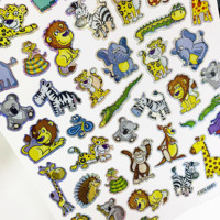 Autocollant d'animal de dessin animé 3D personnalisé pour l'éducation des enfants, autocollant auto-adhésif imperméable en PET/PVC/PC, autocollants découpés à la forme holographiques