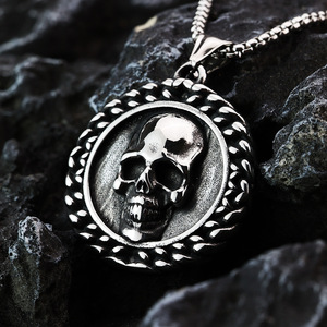 Yunnique – collier avec pendentif tête de mort en acier inoxydable pour hommes, design géométrique rond, style punk, bijoux à la mode - Product Image 3