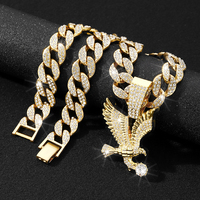 Collier pendentif aigle en or classique de style chaud Bijoux personnalisés de style hip-hop pour hommes pour les fêtes d'enfants et les cadeaux pour les jeunes
