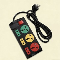 Regleta de enchufes universal multitipo con interruptor principal, protección contra sobrecarga y cable de extensión.