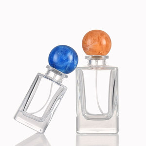 Bán Buôn Novel Tùy Chỉnh Thiết Kế Vuông Vòng Rỗng Chai Nước Hoa Trong Suốt 30Ml 50Ml 100Ml Dày Dưới Vòng Bóng Bìa - Product Image 1