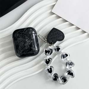 Funda para Auriculares Apple AirPods 4, Diseño de Carcasa Negra IMD con Colgante de Corazón, Funda Protectora Completa Anti-Caídas - Product Image 5