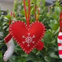 Heiß begehrte Wollfilz-Hängeornamente in verschiedenen stilvollen Designs für Weihnachten und das chinesische Neujahr, festliche Dekorationen für den Innenbereich.