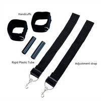 BDSM, bondage, menottes, cadenas de chasteté, jouets sexuels érotiques pour couples adultes, flirt, fétichisme.
