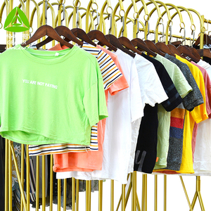 T-shirts d'été usagés mixtes pour femmes en vente Ballots de <span class=keywords><strong>vêtements</strong></span> d'occasion à bas prix - Product Image 2