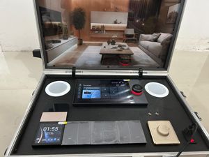 Tianlai Smart Home Security Automatisation Boîte de démonstration Interphone Vitrine portable Accepter OEM Marque De Luxe Zigbee Interrupteur mural - Product Image 3