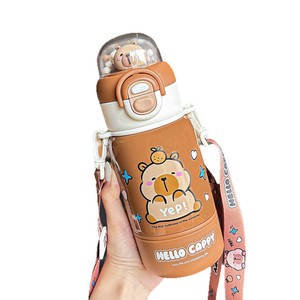 Botella de agua aislada Hello Cappy Kids de 500 ml, termo de doble pared para niños escolares con correa y diseño de oso. - Product Image 2