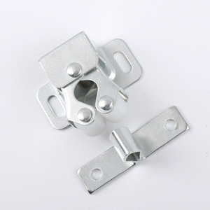 Loquet magnétique pour porte d'armoire en acier au carbone plaqué Kinnet, design traditionnel, avec marque privée sous licence - Product Image 3