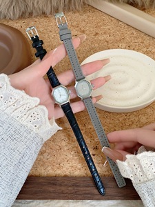 นาฬิกาข้อมือผู้หญิง FF 007 <span class=keywords><strong>มือ</strong></span><span class=keywords><strong>สอง</strong></span> ดีไซน์หรูหรา รูปทรงเหลี่ยม หน้าปัดเล็ก แฟชั่น<span class=keywords><strong>ส</strong></span>ำหรับเดินทาง นาฬิกา<span class=keywords><strong>ค</strong></span>วอตซ์ - Product Image 6