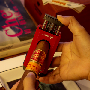 Encendedor de antorcha de llama azul de doble fuego a prueba de viento de lujo con cortador en V 2 en un encendedor - Product Image 4