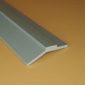 Perfiles de Construcción de Extrusión de Plástico UPVC/PVC en Forma de L - Duraderos y Ecológicos para Aplicaciones en Supermercados, Hospitales y Talleres - Product Image 1
