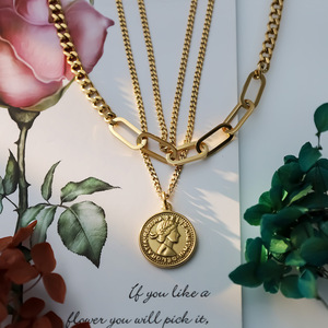 Kalung baja tahan karat lapis tiga lapis Prancis liontin potret dua sisi rantai tulang selangka emas 18k