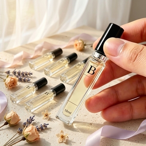 Coffret de mini-parfums de luxe Kaya 10 ml – Vaporisateur de voyage écologique avec senteurs florales et fruitées – Parfum longue durée - Product Image 1