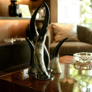 Soporte Decorativo Hecho a Mano con Cuerno de Búfalo Natural Pulido y Base de Metal, Ecológico, para Decoración del Hogar, Bodas y Fiestas - Product Image 1