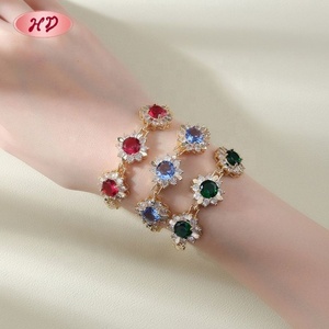 Pulsera de Flor con Circonita Roja y Baño de Oro de 18K, Venta al por Mayor de Fábrica Hengdian, para Mujer, Joyería para Fiesta y Boda, Aretes de Oro - Product Image 3