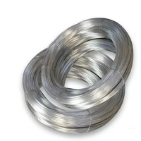 Bobine de fil d'acier galvanisé laminé à chaud de 2,1 à 3,0 mm de diamètre, fournie par l'usine, pour clôtures et filets d'élevage, avec services de découpe et de pliage