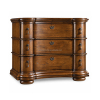 Lit capitonné de luxe de style américain classique avec tête de lit incurvée et garniture cloutée, taille King, mobilier de chambre pour villa