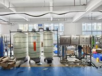 Système de traitement d'eau par osmose inverse industrielle certifié CE 3T/H, machine à eau pure 3000LPH pour l'eau potable
