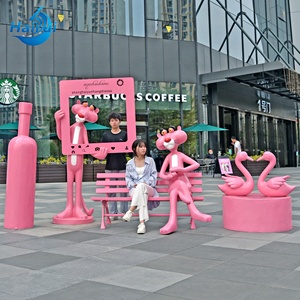 Statua in Vetroresina a Grandezza Naturale della Pantera Rosa, Figura Cartoon Personalizzata per Decorazione Esterna e Giardino - Product Image 3
