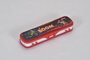 Boîte à crayons MINI de qualité supérieure Vikash X Rouge, design compact et élégant, fermeture sécurisée pour les fournitures scolaires des enfants, disponible à la vente - Product Image 3