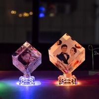 Presse-papiers en verre cristal personnalisé HBL avec impression couleur intégrale et base lumineuse LED rotative à 360°