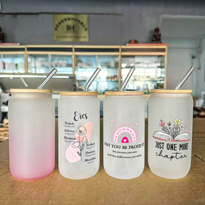 Vaso de vidrio de borosilicato personalizado de 16 oz resistente al calor con tapa de bambú, apto para lavavajillas y microondas, con impresión UV, ideal para profesores y festivales. - Product Image 3