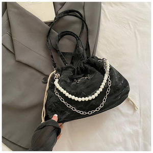 กระเป๋าสะพายไหล่สำหรับผู้หญิงรุ่นพี่2025แฟชั่นใหม่กระเป๋าถือประดับมุกสีเงินกระเป๋าสะพายข้างสายโซ่ - Product Image 4