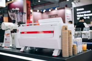MRC Cafe Master S800 Kommerzielle Kaffeemaschine mit One-Touch Milchaufschäumer & Druckprofilierung - Product Image 2