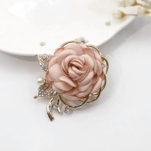 Elegant Clothes Accessories Fashion Wedding <strong>Brooches</strong> Gold Plated <strong>Pearl</strong> Rhinestone Cloth Rose Pin <strong>Brooch</strong> for Women
