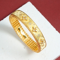 Bracelet de style royal plaqué or de haute qualité avec boucle en forme de fleur à quatre feuilles, cadeau de mariage pour la mariée