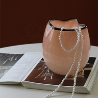 Vase en verre artistique nordique en forme de tulipe, bord festonné coloré, soufflé à la bouche, verrerie créative faite à la main pour mariages, événements et décoration intérieure