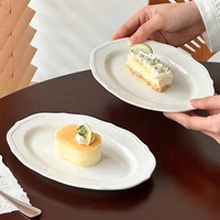 Ensemble de Plats à Dessert en Céramique de Style Français Personnalisé, Oval, Blanc, Embossé, pour Restaurant, Service de Table, Gâteau