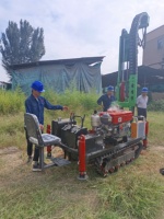 Foreuse à quatre roues à haute efficacité petite tarière perceuse de puits d'eau à quatre roues