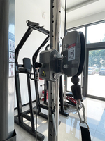 Équipement de musculation pour salle de sport : Système de poulies à câble réglable avec rack et machines à sélection de charge par broche
