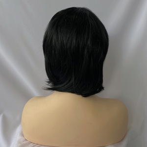 Perruque <span class=keywords><strong>Courte</strong></span> Bobo à <span class=keywords><strong>Frange</strong></span> Oblique pour Femme, Tendance Européenne et Américaine, en Fibre Haute Température, Vente en Gros Usine pour le Commerce International - Product Image 4